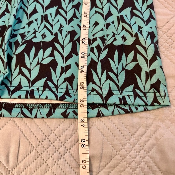 Women’s Loose Fitting Black and Green Tee, Size Small - Picture 5 of 7